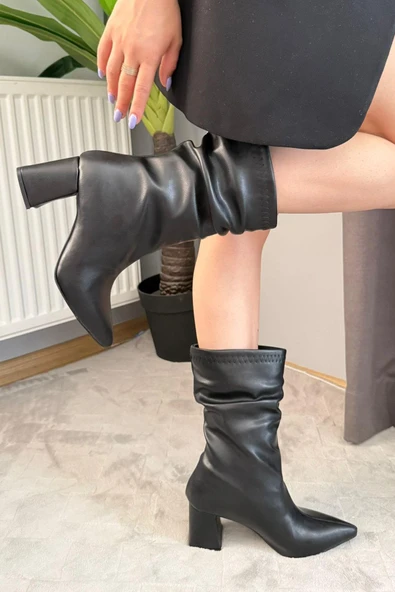 Kadın Nomire Siyah Deri Büzgülü Sivri Burun Kalın Topuklu Bot - 4