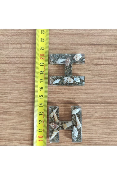 "H" HARFİ - Kıyı Esintisi Harf Anahtarlık (A–Z) – Gerçek Deniz Kabuğu, Kum ve Şeffaf Epoksi– El Yap - Resim 2