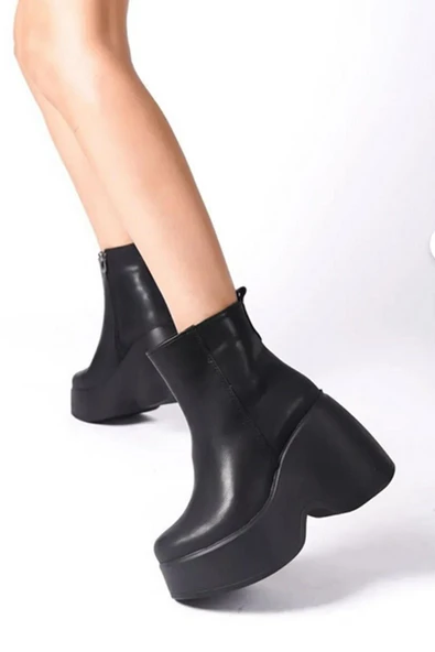 Kadın Celsi Siyah Yandan Fermuarlı 9 cm Yüksek Dolgu Topuklu Mevsimlik Kadın Kısa Bot Bootie