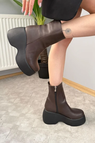 Kadın Celsi Kahverengi Deri Yandan Fermuarlı 9 cm Yüksek Dolgu Topuklu Mevsimlik Kadın Kısa Bot Bootie - 2