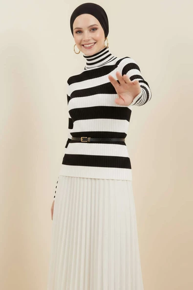 Çizgili Balıkçı Yaka Detaylı Triko Kazak Siyah ürün görseli