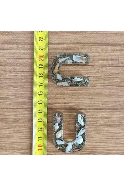 "U" HARFİ - Kıyı Esintisi Harf Anahtarlık (A–Z) – Gerçek Deniz Kabuğu, Kum ve Şeffaf Epoksi– El Yap - Resim 2