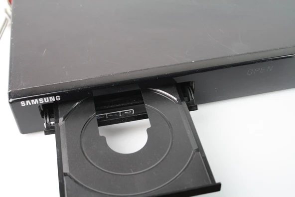 SAMSUNG BD-E6100 3D Full HD BLURAY PLAYER,Smart Hub, HDMI,USB,DLNA, Dahili Wifi  YENİLENMİŞ 2. EL ÜRÜN - 3