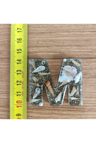 "M" HARFİ - Kıyı Esintisi Harf Anahtarlık (A–Z) – Gerçek Deniz Kabuğu, Kum ve Şeffaf Epoksi– El Yap - Resim 2