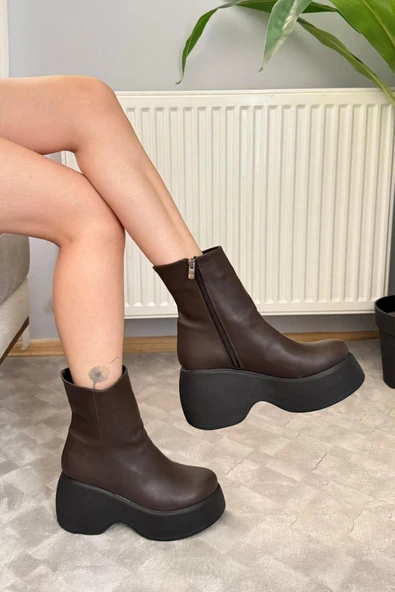 Kadın Celsi Kahverengi Deri Yandan Fermuarlı 9 cm Yüksek Dolgu Topuklu Mevsimlik Kadın Kısa Bot Bootie - 5