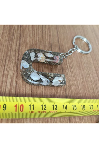 "U" HARFİ - Kıyı Esintisi Harf Anahtarlık (A–Z) – Gerçek Deniz Kabuğu, Kum ve Şeffaf Epoksi– El Yap - Resim 3