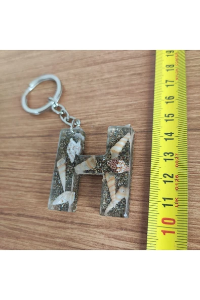 "H" HARFİ - Kıyı Esintisi Harf Anahtarlık (A–Z) – Gerçek Deniz Kabuğu, Kum ve Şeffaf Epoksi– El Yap - Resim 3