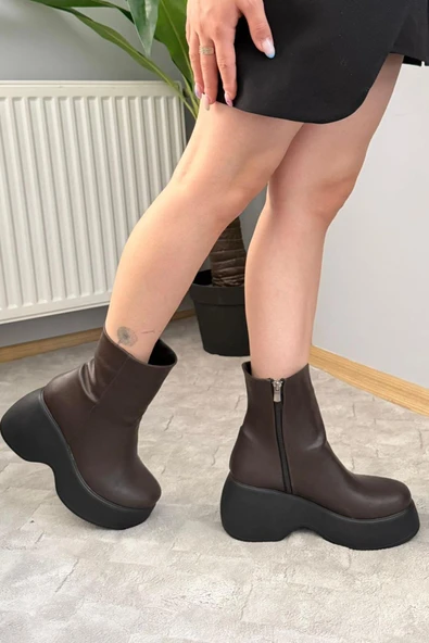 Kadın Celsi Kahverengi Deri Yandan Fermuarlı 9 cm Yüksek Dolgu Topuklu Mevsimlik Kadın Kısa Bot Bootie - 4