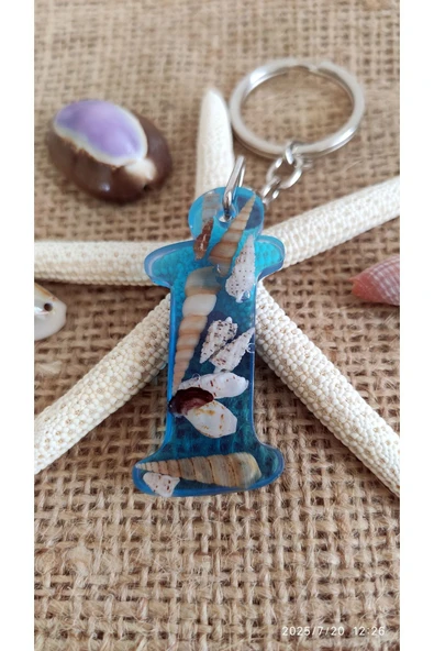 "İ" HARFİ - Açık Mavi Deniz Epoksi Harf Anahtarlık – Gerçek Deniz Kabuğu, El Yapımı, Benzersiz ürün görseli