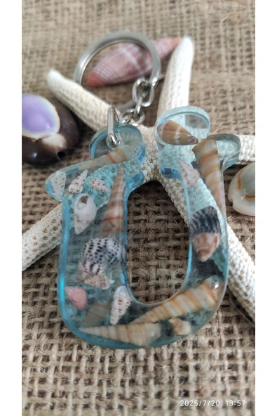 "Ü" HARFİ - Açık Mavi Deniz Epoksi Harf Anahtarlık – Gerçek Deniz Kabuğu, El Yapımı, Benzersiz **Çe - Resim 2