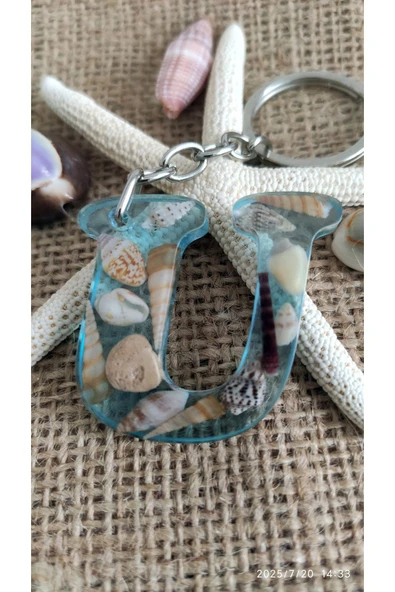 "U" HARFİ - Açık Mavi Deniz Epoksi Harf Anahtarlık – Gerçek Deniz Kabuğu, El Yapımı, Benzersiz - Resim 2