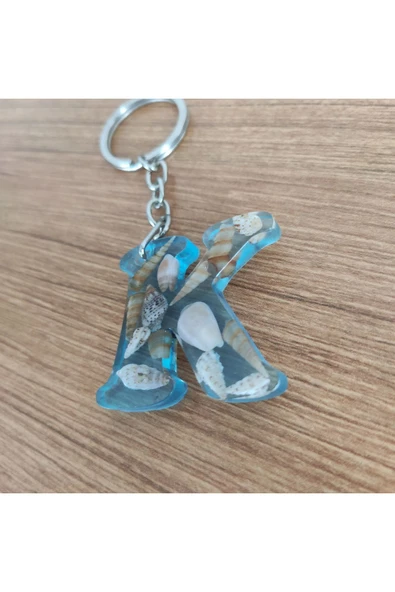 "K" HARFİ - Açık Mavi Deniz Epoksi Harf Anahtarlık – Gerçek Deniz Kabuğu, El Yapımı, Benzersiz ürün görseli