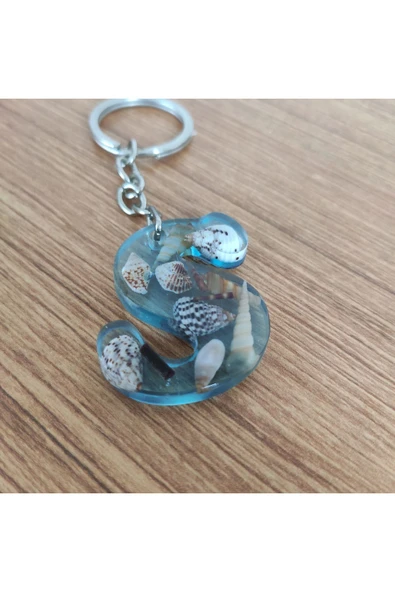 "S" HARFİ - Açık Mavi Deniz Epoksi Harf Anahtarlık – Gerçek Deniz Kabuğu, El Yapımı, Benzersiz ürün görseli