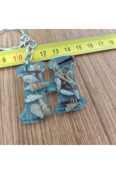 "H" HARFİ - Açık Mavi Deniz Epoksi Harf Anahtarlık – Gerçek Deniz Kabuğu, El Yapımı, Benzersiz - Resim 3