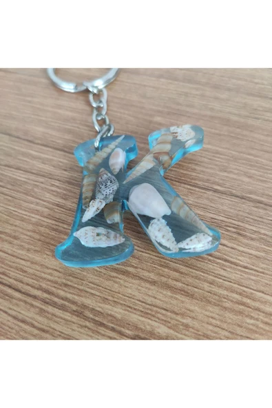 "K" HARFİ - Açık Mavi Deniz Epoksi Harf Anahtarlık – Gerçek Deniz Kabuğu, El Yapımı, Benzersiz - Resim 5