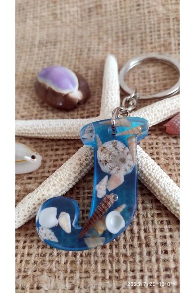 "J" HARFİ - Açık Mavi Deniz Epoksi Harf Anahtarlık – Gerçek Deniz Kabuğu, El Yapımı, Benzersiz - Resim 2