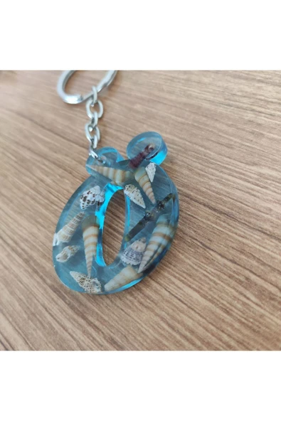 "Ö" HARFİ - Açık Mavi Deniz Epoksi Harf Anahtarlık – Gerçek Deniz Kabuğu, El Yapımı, Benzersiz **Çe ürün görseli