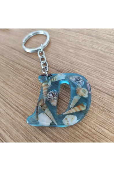 "D" HARFİ - Açık Mavi Deniz Epoksi Harf Anahtarlık – Gerçek Deniz Kabuğu, El Yapımı, Benzersiz **Çe ürün görseli