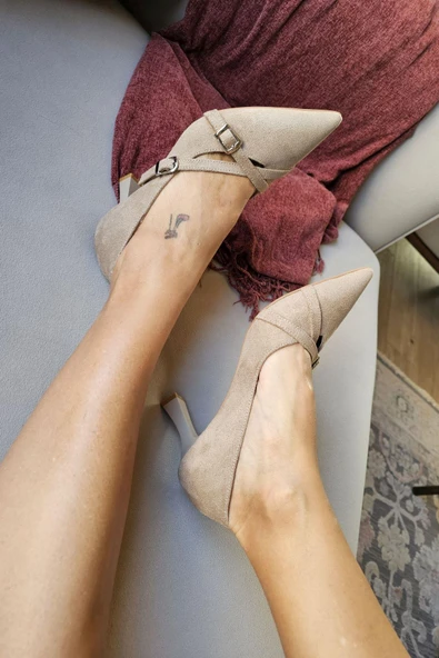 10 1102 Topukla Kadın Toka Detaylı 7cm Kadeh Topuk Stiletto ürün görseli