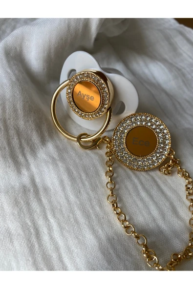 Altın Kaplama İsimli Zirkon Taşlı Silikon Emzik Seti (0-6 Ay) – Damaklı & Kişiye Özel Krem Beyaz