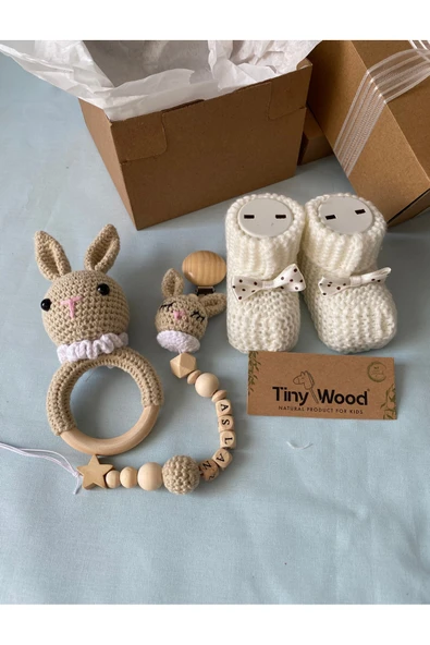 Organik Yeni Doğan Bebek İsimli Emzik Askısı Hediye Seti, Yenidoğan Hoşgeldin Bebek Hediye Kutusu - 5