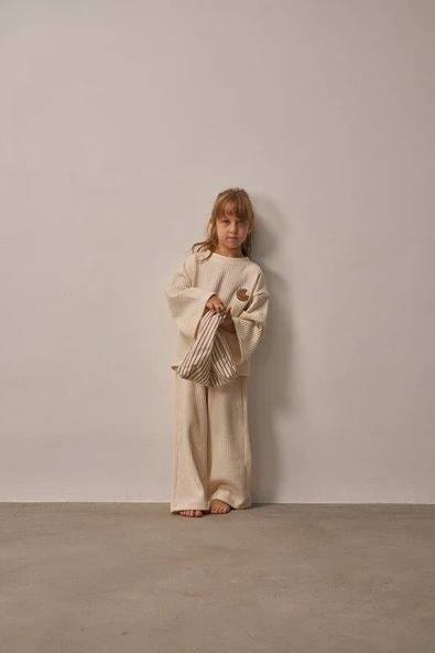 Krem Cookie Nakışlı Dökümlü Alt Üst Takım ürün görseli