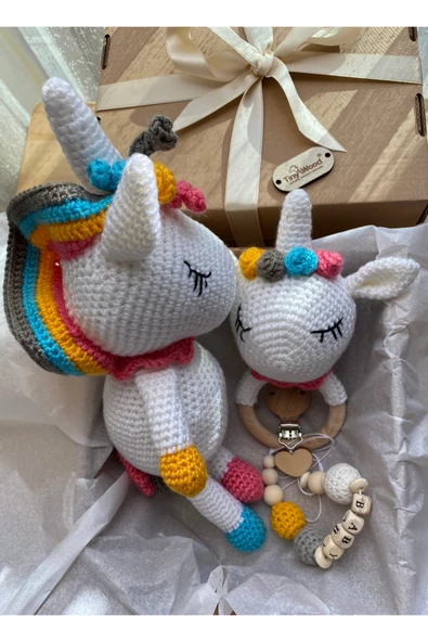 Yenidoğan Unicorn Bebek Hediye Seti – İsme Özel Emzik Zincirli ürün görseli 1