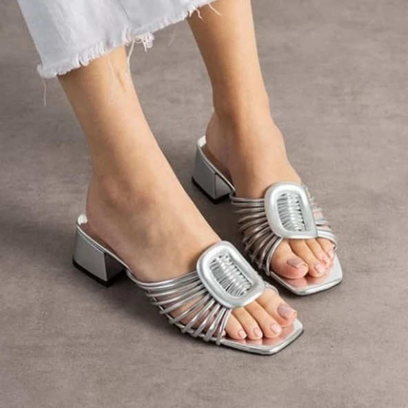 Anca Gümüş Rugan Topuklu Terlik - Resim 8