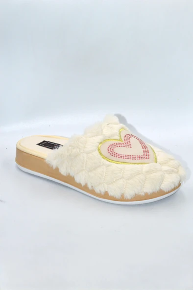 Kadın Beyaz Kalpli Kışlık Ev Terliği - 2