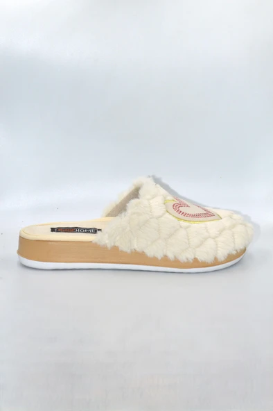 Kadın Beyaz Kalpli Kışlık Ev Terliği