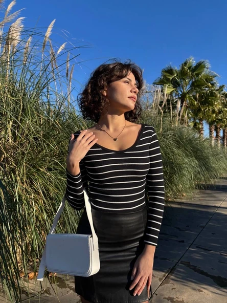 V yaka çizgili bluz siyah ürün görseli 1