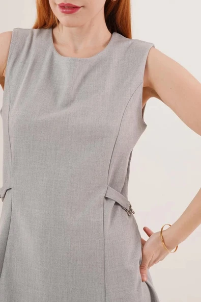 MDB Yanları Zincir Detaylı ıfır Kol Gri Mini Elbise - Resim 3