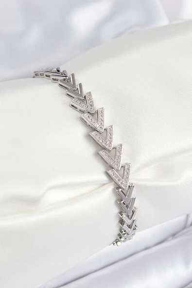 Pirinç Zirkon Taşlı Sıralı Ok Model Gümüş Renk Kadın Bileklik - TJ-BB7560 ürün görseli 1