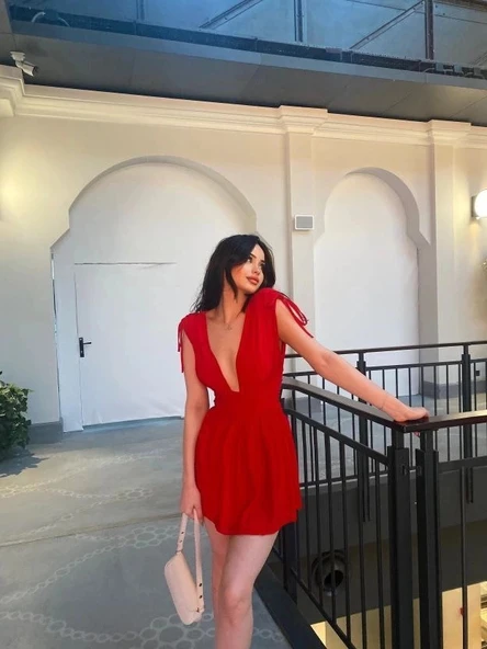 MDB Omuzu Ip Askılı Şortlu Elbise  Kırmızı ürün görseli 1