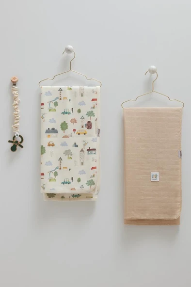 Caramell 3’lü Bebek Seti %100 Pamuk 75-85cm 1 Müslin Battaniye + 1 Penye Battaniye + Emzik Askısı Hediyelik Cappuccino CRML.CPCN.BTE2205