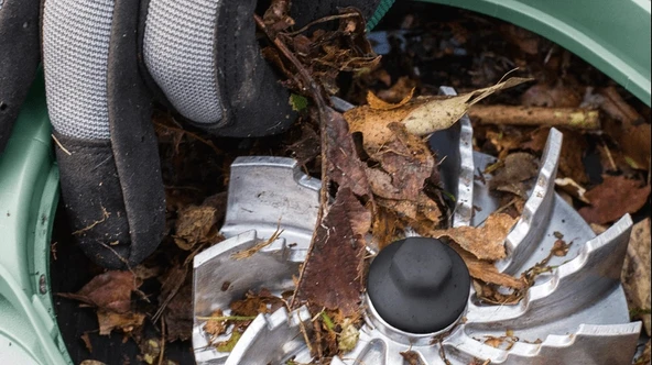 BOSCH UNIVERSAL GARDEN 3000 YAPRAK ÜFLEME VE TOPL. - Resim 7