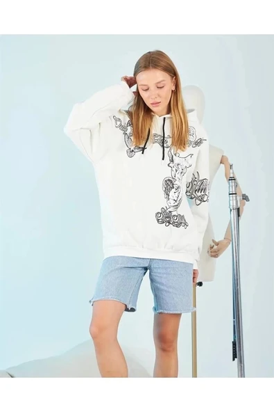 MDB Kapüşonlu Üç İplik weatshirt – Beyaz trong Heykel Baskılı, Rahat Kalıp, Kanguru Cepli odern Tasarım ürün görseli