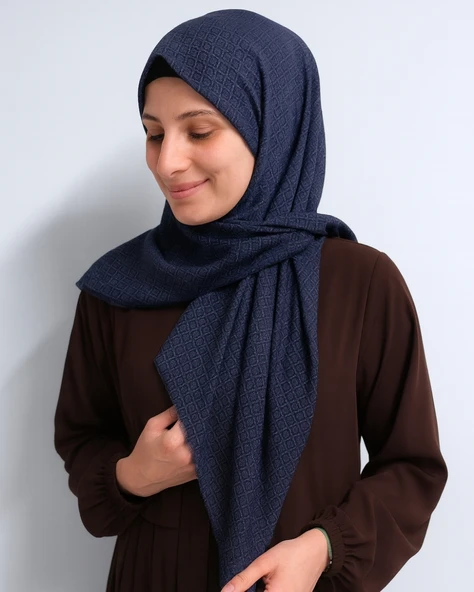 Desenli Denim Eşarp – 95x95 cm, Kaymaz, Dört Mevsim Kullanıma Uygun - Resim 5