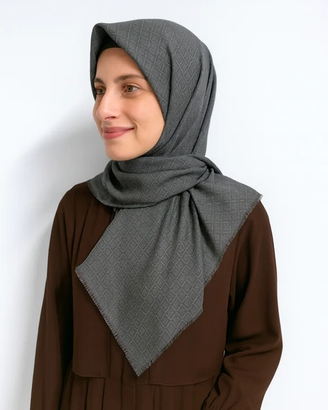 Desenli Denim Eşarp – 95x95 cm, Kaymaz, Dört Mevsim Kullanıma Uygun ürün görseli