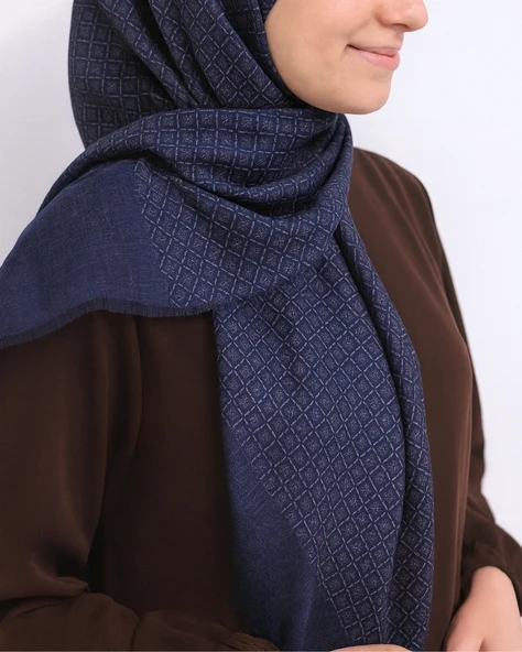Desenli Denim Eşarp – 95x95 cm, Kaymaz, Dört Mevsim Kullanıma Uygun - Resim 6