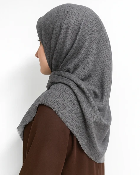 Desenli Denim Eşarp – 95x95 cm, Kaymaz, Dört Mevsim Kullanıma Uygun - Resim 4