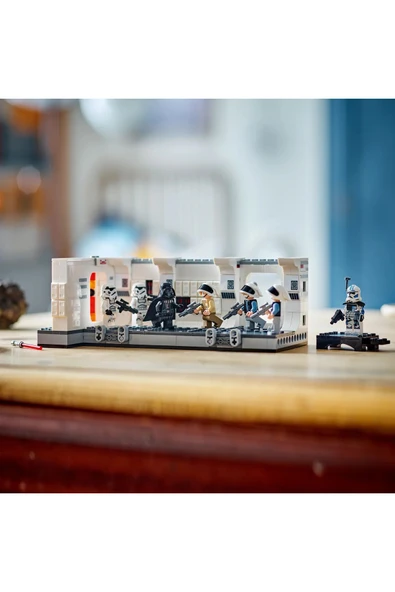 ® Star Wars™ Tantive IV™’e Biniş 75387 - 8+ Yaratıcı Oyuncak Yapım Seti (502Parça) - 8