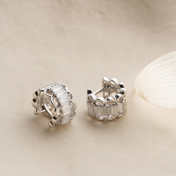 925 Ayar Gümüş Baget Taşlı Minimal Halka Küpe - Resim 2