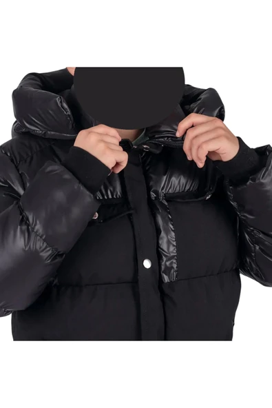 İrem Çocuk Giyim Erkek Çocuk Önü Çift Kapak Cepli Kapüşonu Çıkabilen İçi Peluş Astarlı Siyah Renk Mont - 2