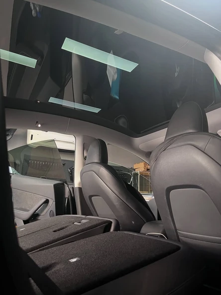 TESLA MODEL Y JUNİPER İÇİN UYUMLU ELEKTRİKLİ TAVAN PERDESİ - Resim 4