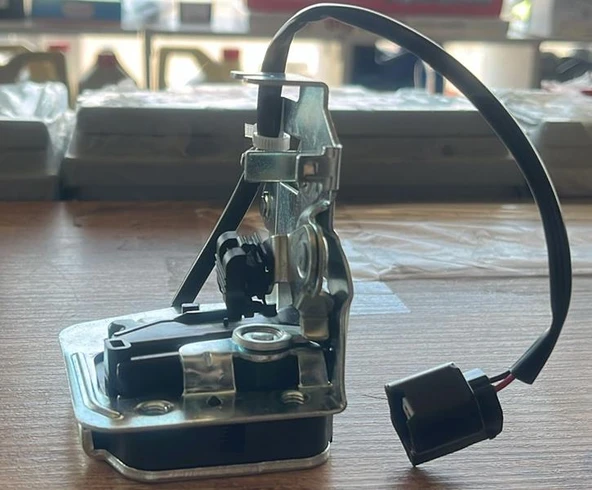 SÜRGÜLÜ KAPI KİLİDİ İÇ SAĞ RENAULT MASTER 3 825020011R ürün görseli