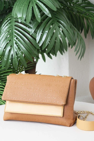 Kabartma Yazılı Zincirli Tesettür Çanta Taba - Resim 2