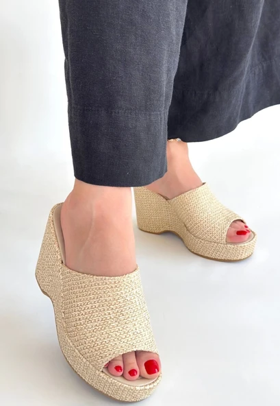 Tlay Bej Hasır Dokumalı Dolgu Topuk Terlik - Resim 3