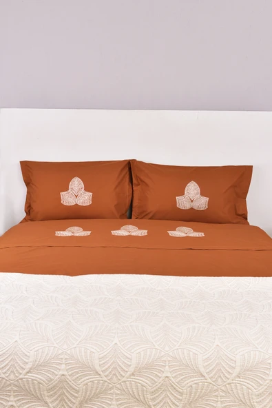 Yaprak İşlemeli Çift Kişilik Yatak Örtülü Nevresim Takımı Taba %100 Pamuk - Resim 2