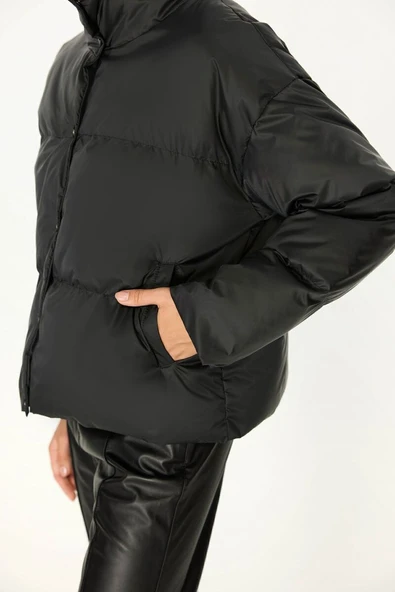 İçi Astarlı Su ve Rüzgar Geçirmez Cepli Dik Yaka Kadın Mont - Resim 11